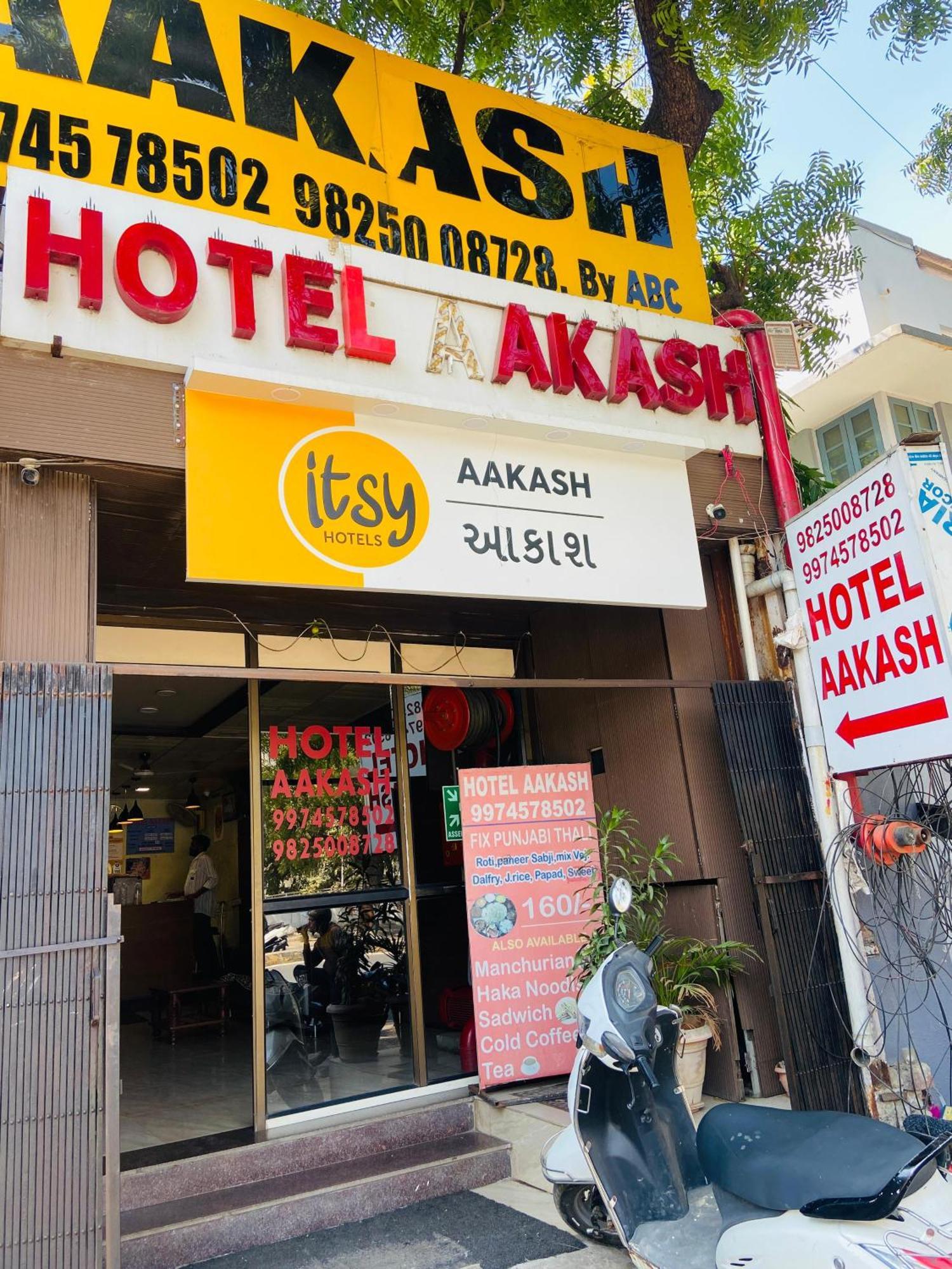 Hotel Aakash Navrangpura Ahmadábád Exteriér fotografie