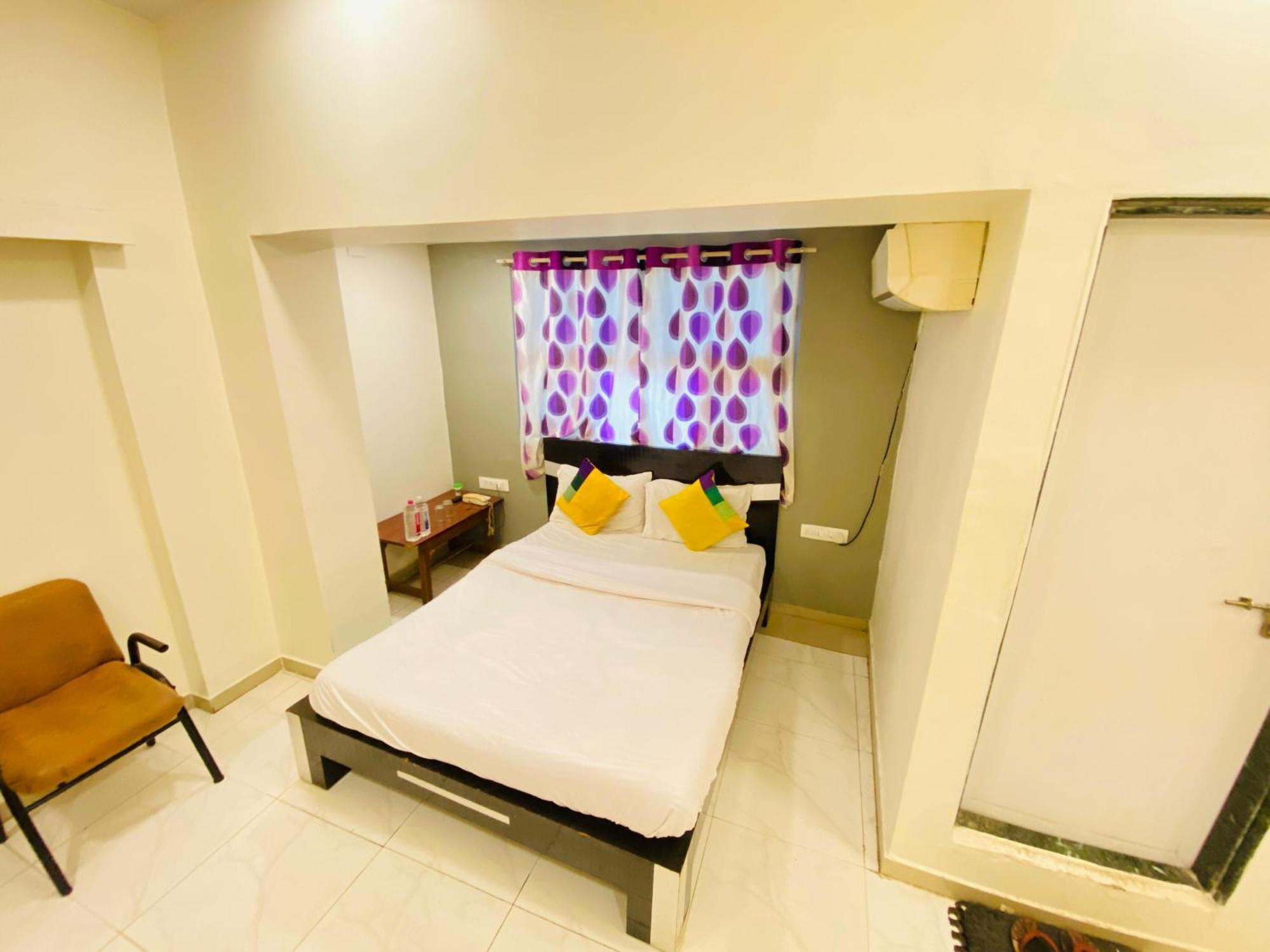 Hotel Aakash Navrangpura Ahmadábád Exteriér fotografie