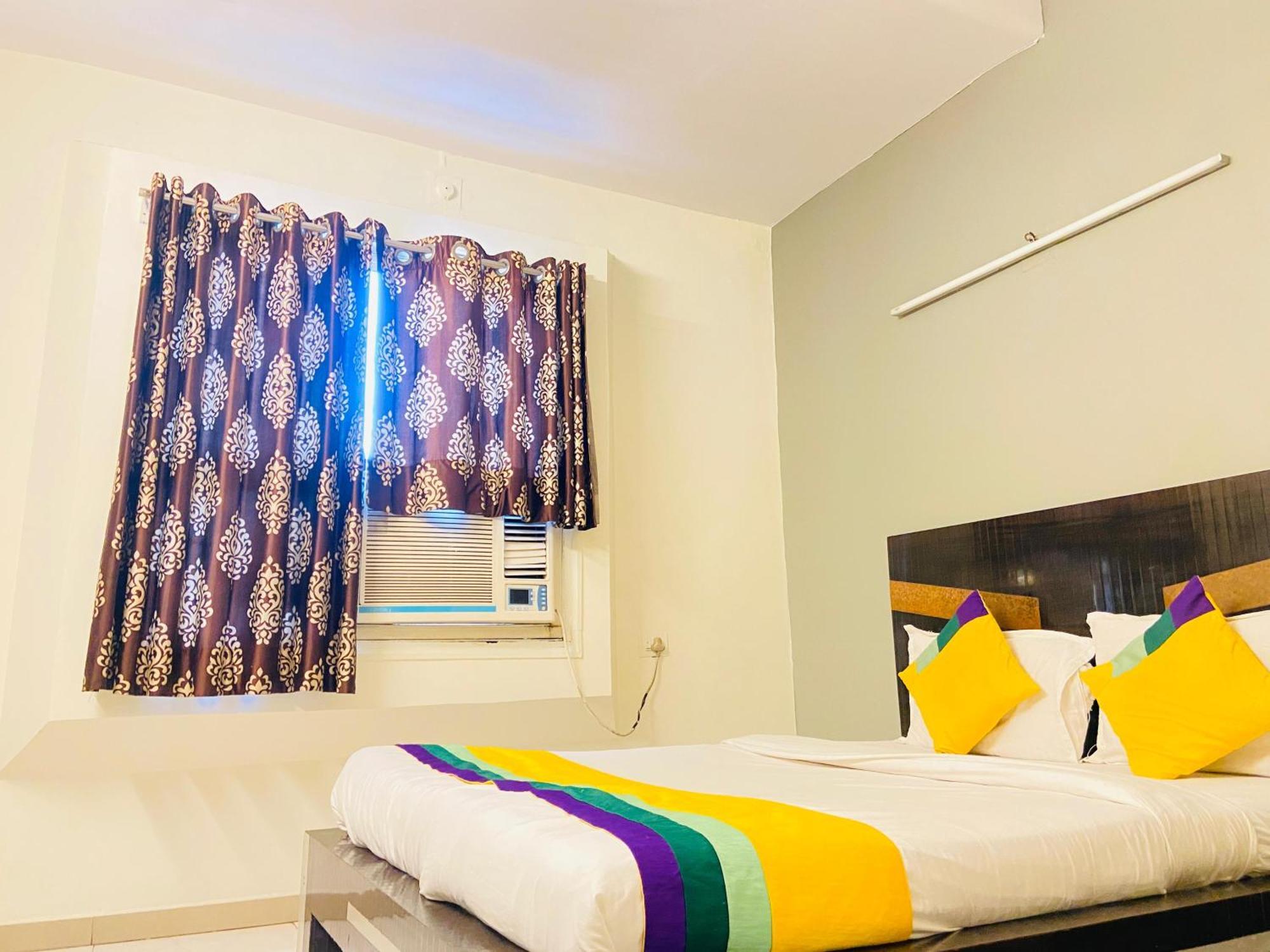 Hotel Aakash Navrangpura Ahmadábád Exteriér fotografie